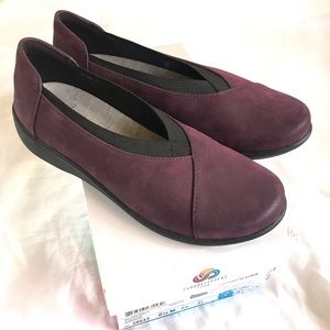 NEW Cloudsteppers by Clarks Flats Sz 6.5